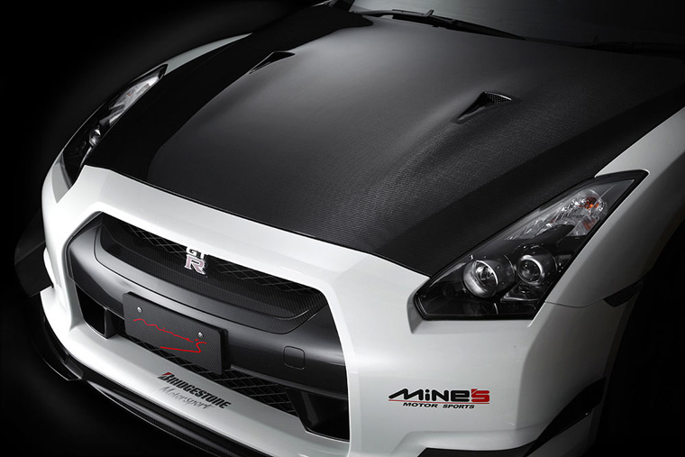 Mine's R35 GT-R Circuit Version Carbon-fiber Hood Picture